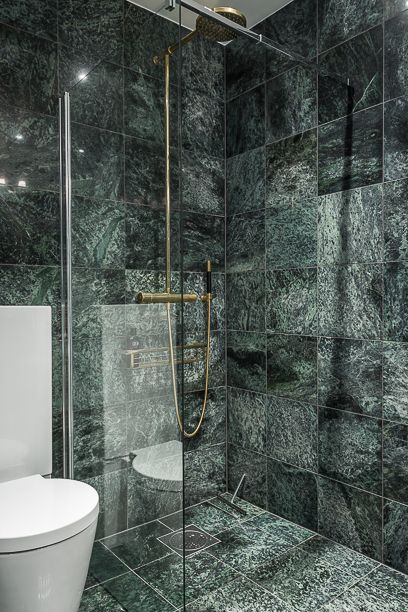 зеленая мраморная плитка в интерьере